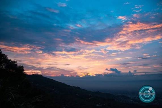 Fotomecuri en Hamelin: Paisaje  (Cali), Foto tomada a las 6am en vía cristo rey ciudad Cali Colombia! 