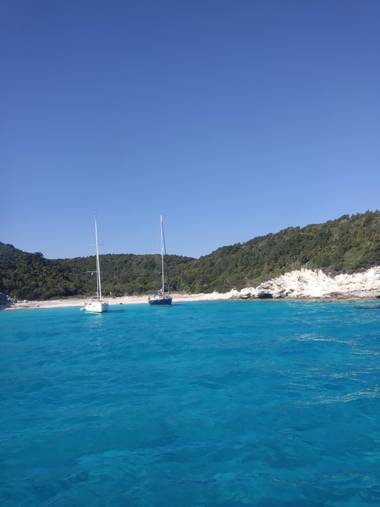 Fannitxu92 en Hamelin: Paisaje  (Paxi), #turismonatural
Dicen que el barco navega enamorado del mar.