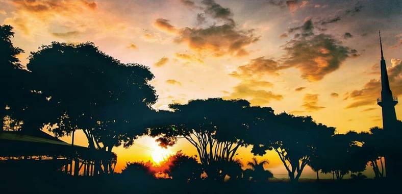 vicfonckph en Hamelin: Paisaje  (Pereira), “Las puestas de sol son una prueba de que pase lo que pase, todos los días pueden terminar maravillosamente”.
#p...