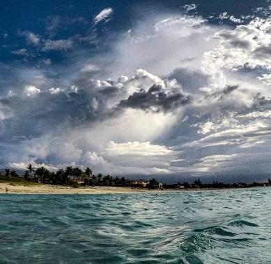 bernard1402  en Hamelin: Paisaje  (Cárdenas), Playa de Varadero en la Península de Hicacos. Cuba. Foto tomada desde el mar, usando una cámara Gopro Heros 5...