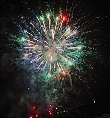 Mpinfante en Hamelin: Paisaje, Dedico esta toma nocturna a H@MElLIN... Deseando LO MEJOR.  Muchas gracias.
#Los fuegos artificiales sirven como broche fin...