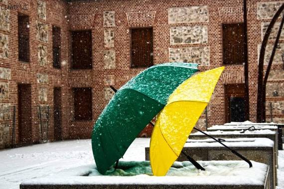 E.Cumpli en Hamelin: Paisaje  (San Fernando de Henares), Paraguas en la nieve #sanfernandodehenares #nieveenmadrid #nieve #snow #frio #cool #winter #invier...