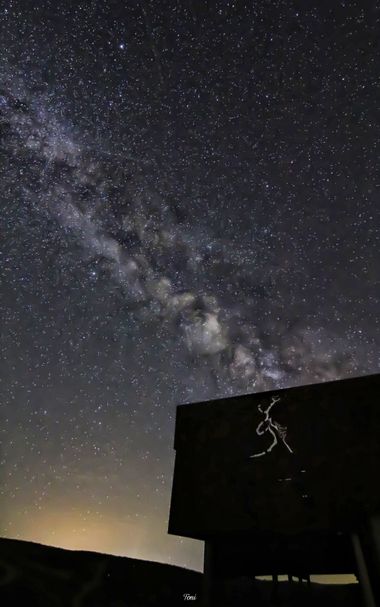 Tonigarduno86 en Hamelin: Paisaje  (Villar de la Yegua), Via Láctea sobre el Centro de interpretación del Yacimiento Rupestre Prehistórico de Siega Verde. ...