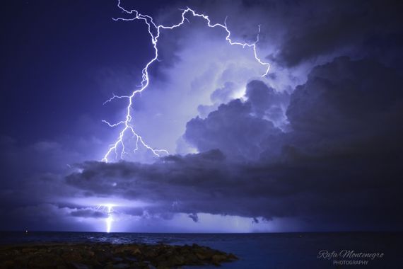 Rafa Montenegro en Hamelin: Paisaje, Espectáculo de rayos en Badalona
#storm #night #nightphotography #stormhunter #stormphotography #longexposurephotogra...