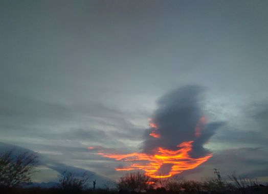 Navarroarevalomariateresa en Hamelin: Paisaje  (Viesca), El sol haciendo todo su intento por brillar... #amanecer