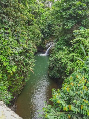 Bastian 420  en Hamelin: Paisaje, Caída de agua, rodeada de naturaleza 