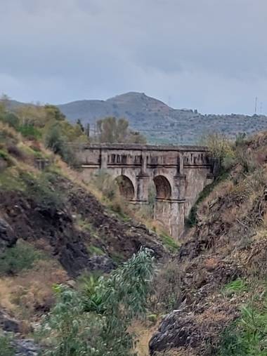Apasnau75 en Hamelin: Paisaje  (Málaga), Parte del Acueducto de San Telmo, en los Montes de Málaga, considerado como una de las obras de ingeniería hidrául...