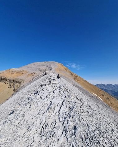aidalzira en Hamelin: Paisaje  (Fanlo), Las montañas llegando al pico Taillón, mágico. #paisaje #mountains #pirineos 