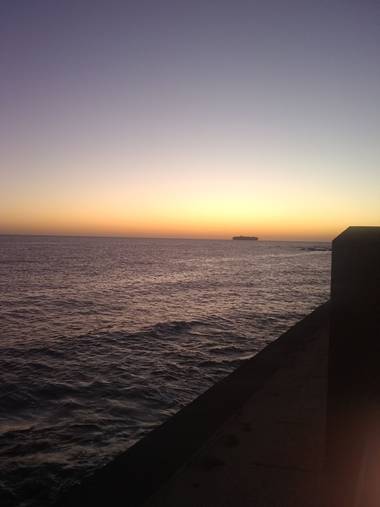Letazblunti en Hamelin: Paisaje, Rambla con barco a lo lejos..