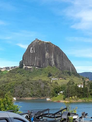 ebacar69 en Hamelin: Paisaje, Región de Colombia, en Antioquia. 
Piedra del peñón en Guatape 
#paisajescolombia #antioquia 