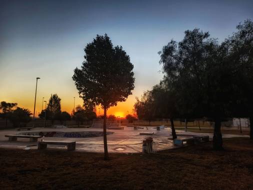Luisinhorf en Hamelin: Paisaje  (Sevilla), Viendo amanecer mientras se hace deporte .