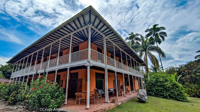 cesar.angel en Hamelin: Paisaje  (Pereira), La antigua arquitectura del Paisaje Cultural Cafetero de Colombia, se fusiona con la naturaleza

#paisaje 