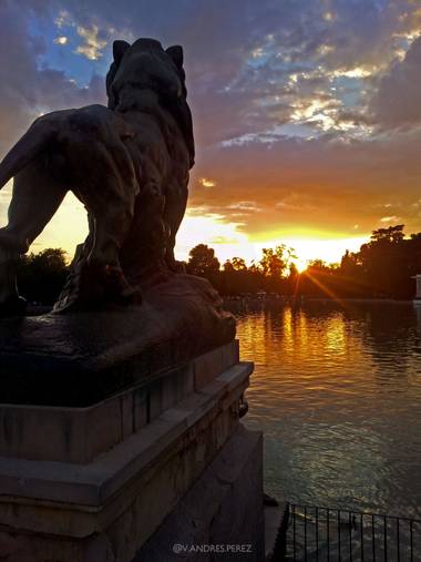 V. Andrés Pérez  en Hamelin: Paisaje  (Madrid), Estaque grande del parque del Retiro de Madrid.

#ParquesyJardines
#otoñoenmadrid 
#paisajes
#otoño
#madrid...