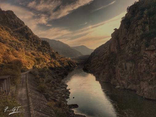 Frankgt48 en Hamelin: Paisaje  (Mogadouro), #invierno20 #montaña verde #agua 
