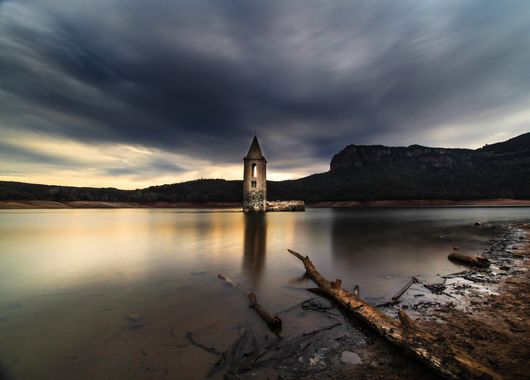 david en Hamelin: Paisaje  (Vilanova de Sau), #apfb Otra versión de larga exposición de 20 segundos en el Pantano de Sau/iglesia de Santa Roma de Sau. Emba...