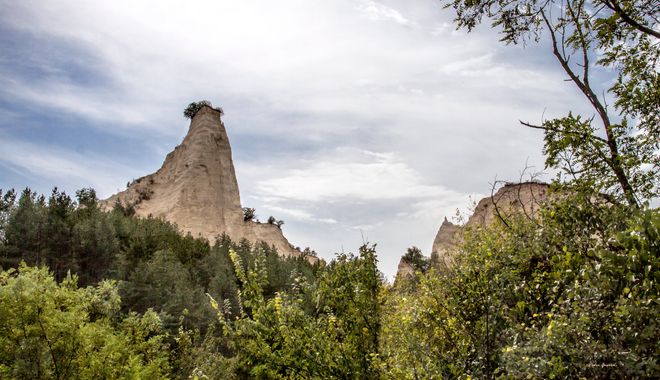 pedroguerralmn en Hamelin: Paisaje  (Sandanski), Impresionantes formaciones erosionadas en torno al Monasterio de #Rozhen, #Bulgaria