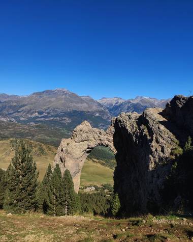 aidalzira en Hamelin: Paisaje  (Biescas), #paisaje #paisajes 
El arco de piedrafita,Rita circular desde tramacastilla de tena pasando por el bosque del be...