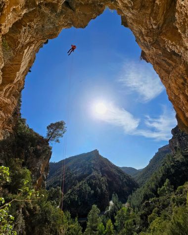aidalzira en Hamelin: Paisaje  (Argelita), Barranco de Dama con 13 rapeles siendo este el más chulo de 55m volado.Es precioso con vistas increíbles. #paisa...