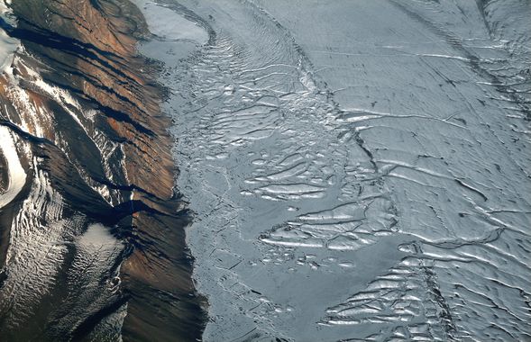 Ignicapillus en Hamelin: Paisaje  (Greenland), Glaciar del norte de Groenlandia

Una ventaja inesperada de viajar a Alaska en avión, desde Amsterdam, es qu...
