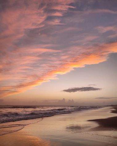Maribel en Hamelin: Paisaje  (Moguer), .

Pura energía buena 💫💖

#atardecer #lindo #cielo #nubes #reflejos #colores #increibles
#luz #playa #beach #sunse...