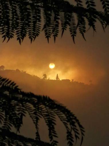 LauraCardona en Hamelin: Paisaje  (Santa Bárbara), #atardeceresdeantioquia #sol #nieblaenelcampo #coloresmagicos  