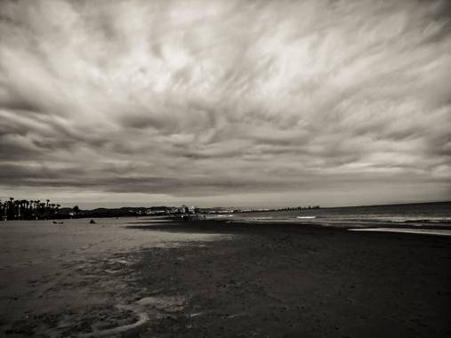 teuladiphoart en Hamelin: Paisaje  (Alboraya), Playa de la Patacona. #playapatacona #tormentaenelmar  #blancoynegro  #valencia 