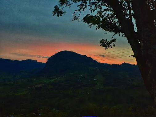 Alejandro Alarcón  en Hamelin: Paisaje  (Riosucio), Atardecer desde mi Casa