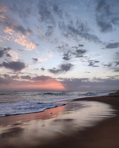 Maribel en Hamelin: Paisaje  (Moguer), .

 🐚

.
#septiembre 
#luz #orilla #mar #playa #solitaria #atardecer #puestadesol #sunset #sunsetbeach #beach #beac...