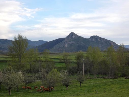 mariale en Hamelin: Paisaje  (Cabrillanes), 📸 #marialemdza #CumpleHamelin 
#primavera2022 #spring2022 #LagoDeBabia #Cabrillanes #ProvinciaDeLeón #Babia  #...