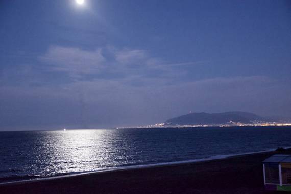 ralphlagarillo en Hamelin: Paisaje  (Málaga), Luna Rosa sobre la bahía de Malaga 