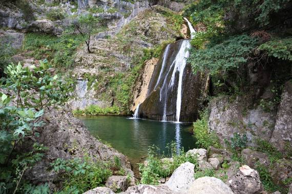 carogv1995 en Hamelin: Paisaje  (Riópar), La tierra tiene música para los que saben escuchar. 🌍

#calaresdelríomundo 
#riopar 
#naturaleza 
#cascada 
#par...