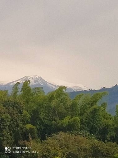Jarboleda1968 en Hamelin: Paisaje  (Neira), #jardines y paisajes
#montañasnevadas 
#montañaconnubes 
#Montañas