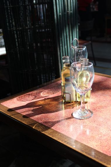 XxPrOzMeNxX en Hamelin: Paisaje, #öl #aceite #copas #cup #darkness #dunkelheit #glasses #grid #licht #light #luz #mesa #netz #oil #oscuridad #reflection #...