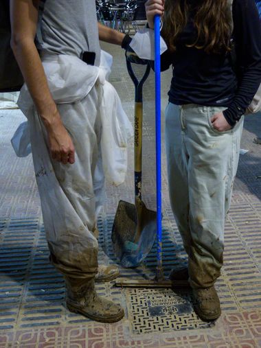 inesoncetrece en Hamelin: Paisaje, #dana2024#danavalencia#pala#cepillo#botas