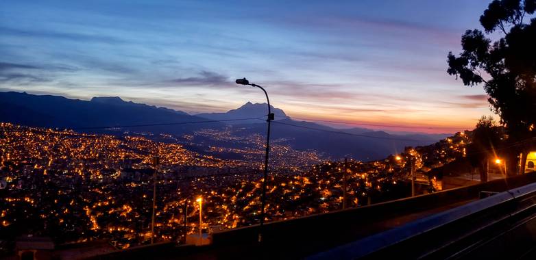 roy.ebalcan en Hamelin: Paisaje  (Nuestra Señora de La Paz), Ciudad de La Paz - Bolivia, llegando en la madrugada 
#boliviateespera 
#lapaz 
#LaPazciudadma...