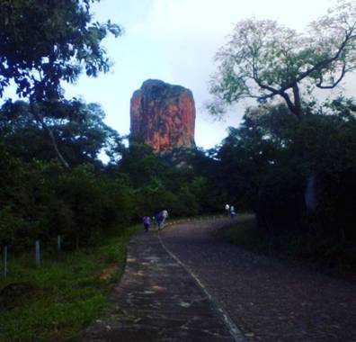 RAISUKI en Hamelin: Paisaje, La muela del diablo lugar Chochis - Santa Cruz - BOLIVIA
