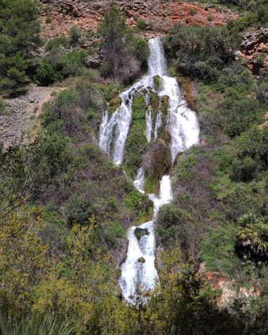 aidalzira en Hamelin: Paisaje  (Villalonga), Cascadas que aparecen después de las lluvias en la vía Verde del villalonga . #paisaje 