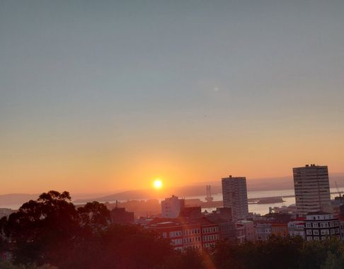 Mpinfante en Hamelin: Paisaje, SI la foto sale al derecho,  el sol saldrá por el este,  Disculpen si parece un deseo exagerado de protagonismo. Ya procura...