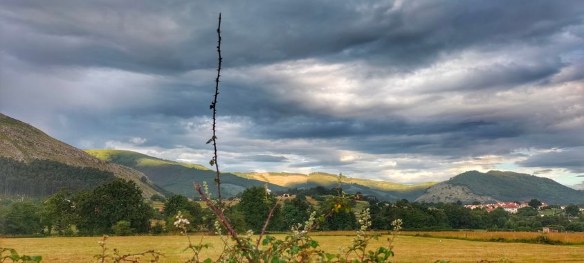 Sortueta en Hamelin: Paisaje  (Castro-Urdiales), Llega la lluvia 
