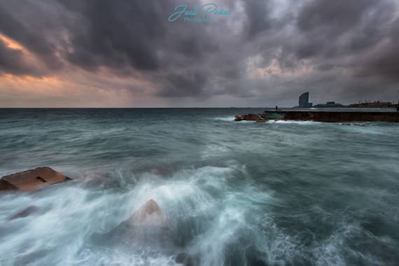 Justi en Hamelin: Paisaje  (Barcelona), Amanecer Mediterraneo....un mar embravecido!!!!