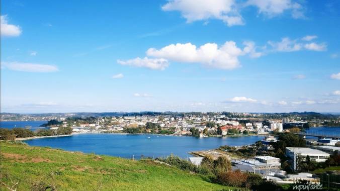 Mpinfante en Hamelin: Paisaje  (A Coruña), Panorámica de A Coruña desde el barrio de Eiris: 
Playa de Santa Cristina y ría del Burgo. Puente del Pasaje 
qu...