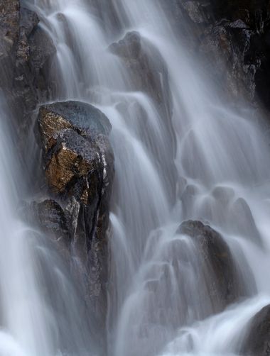 Ignicapillus en Hamelin: Paisaje  (Alt Àneu), El guardián de la cascada

Como un ídolo muy arcáico, esta roca parece presidir el salto de agua de Gerber (N...