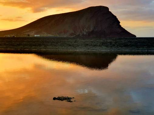 Melchique en Hamelin: Paisaje  (Granadilla de Abona), El amanecer es el momento en el que nada respira, la hora del silencio.💫 
La playa de la Tejita está...