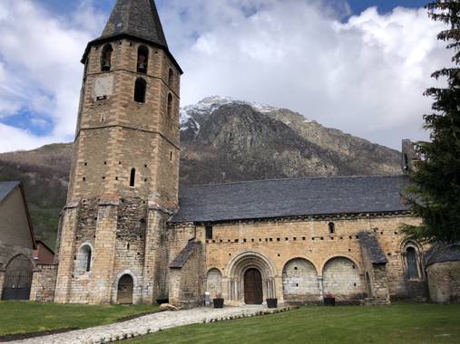 Naturalezadebarrio en Hamelin: Paisaje  (Naut Aran), Iglesia Románica de Salardu #iglesiaromanica#salardu#naturalezadebarrio