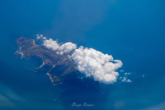 Borja.Ra en Hamelin: Paisaje  (París), Foto aérea de una de las islas Francesas. ¿Alguien me ayuda a identificar la Isla? #naturaleza #flora #fauna #paisaj...