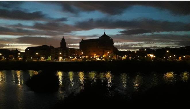 Pilarmayo012 en Hamelin: Paisaje  (Talavera de la Reina), Rio Tajo Talavera
Al fondo la Colegiata
# atardecer#rio