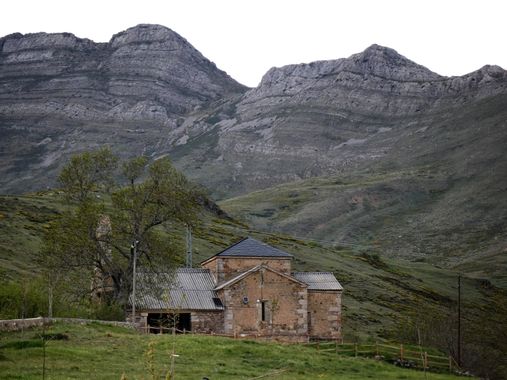 mariale en Hamelin: Paisaje  (Cabrillanes), 📸 #marialemdza #CumpleHamelin
#primavera2022 #spring2022 #montaña #mountains #ProvinciaDeLeón #Babia  #Comarca...