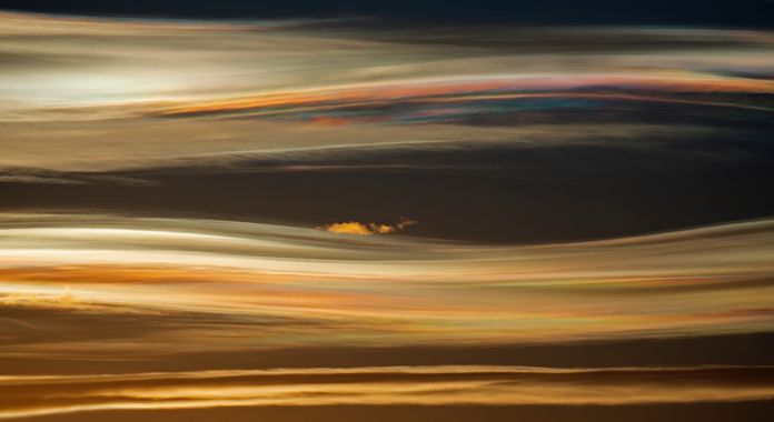 Ignicapillus en Hamelin: Paisaje  (Barcelona), Brochazo de nube

Desde mi terrado en el centro de Barcelona, aquel atardecer no parecía tener nada especial...