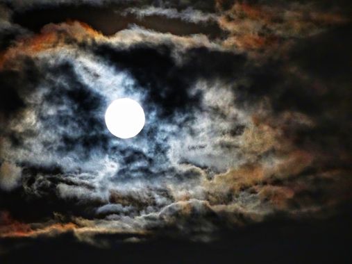 Marcos Valero Espinal  en Hamelin: Paisaje  (Caracas), #luna #moon #lunallena #nubes #moonphotography #cloudphotography 
