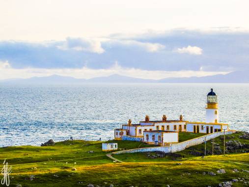 Jesús Foronda en Hamelin: Paisaje  (Isle of Skye), El faro Neist Point esta situado en la costa oeste escocesa dentro de la Isla de Skye y lleva guiando a ...